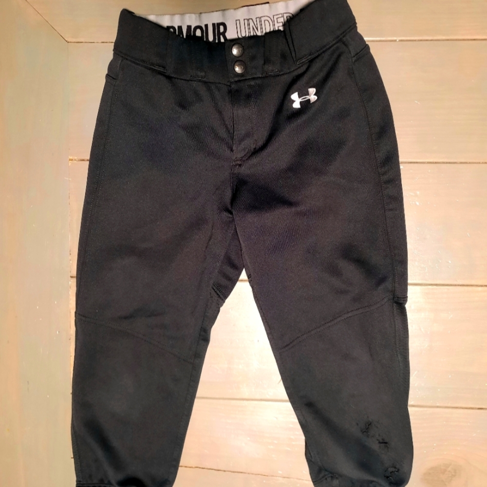 Youth girls under Armour black softball pants medium